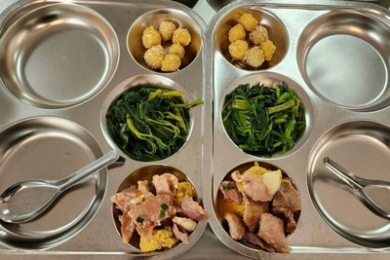 Hơn 2.900 trường ở Hà Nội rà soát đầu mối thực phẩm bán trú sau vụ 300 tấn lợn bệnh